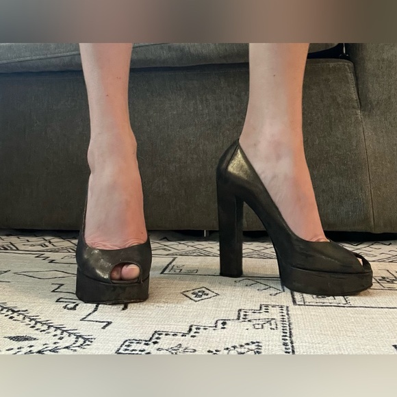 Lanvin Gold Platform Pumps - Picture 3 of 9